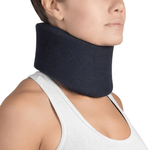 Colar-Cervical-de-Espuma-Leve-Azul-M-Mercur.--1-